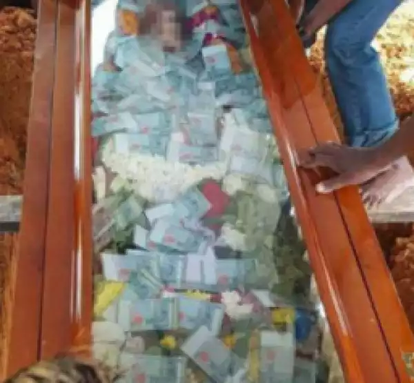 Malaysian Man Buries His Father With N2.7 Million Cash Filled Inside Coffin (Photos)